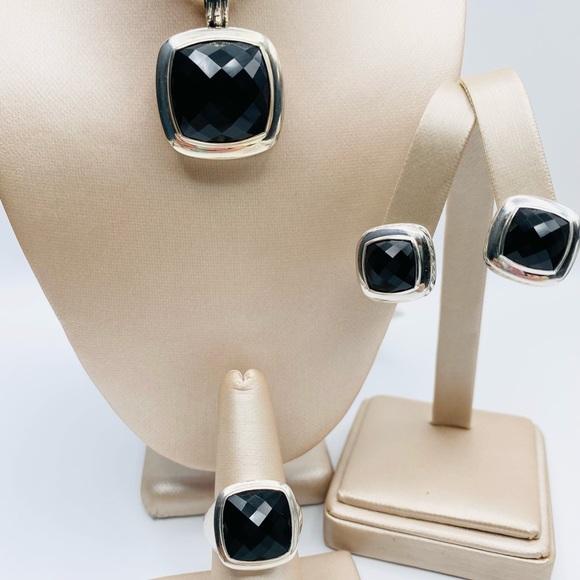 DAVID YURMAN
Sterling Silver Black Onyx 11mm Albion Earrings - Picture 12 of 12